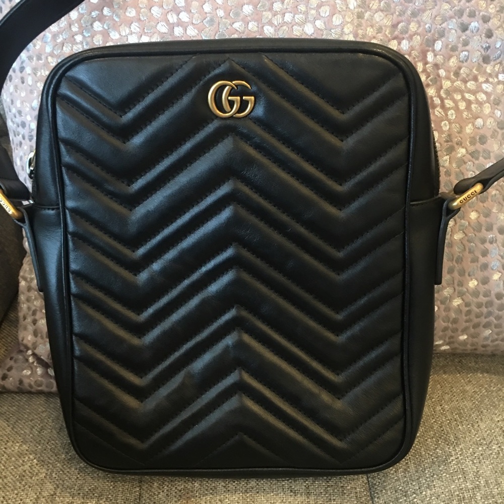 Gucci GG Marmont Zip Bag Matelasse Leather